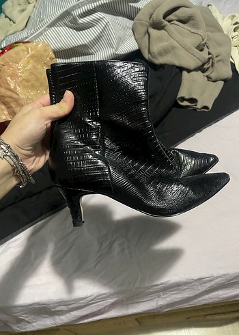 Siyah Yılan Desenli Deri Stiletto Bot