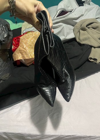 Zara Siyah Yılan Desenli Deri Stiletto Bot