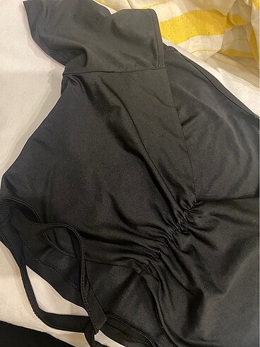 Bel dekolte mini kısa kollu siyah crop