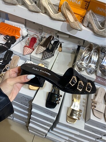 Gold toka detaylı topuklu terlik - Görsel 2