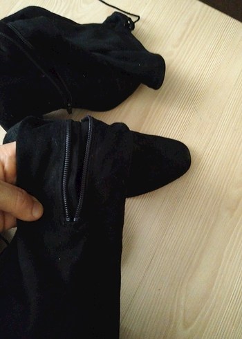 Bershka Siyah Süet Tokalı Dizüstü Çizme