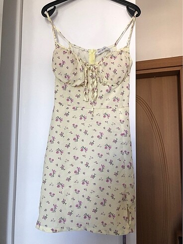 Bershka Kısa Çiçekli Elbise