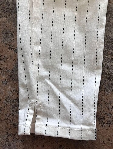 Çizgili Beyaz Pantolon - Görsel 2