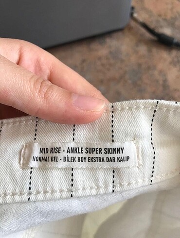 Çizgili Beyaz Pantolon - Görsel 3