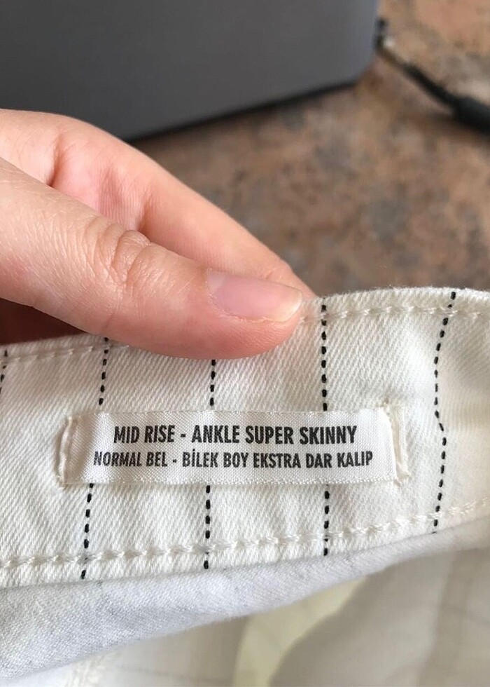 Çizgili Beyaz Pantolon - Görsel 3