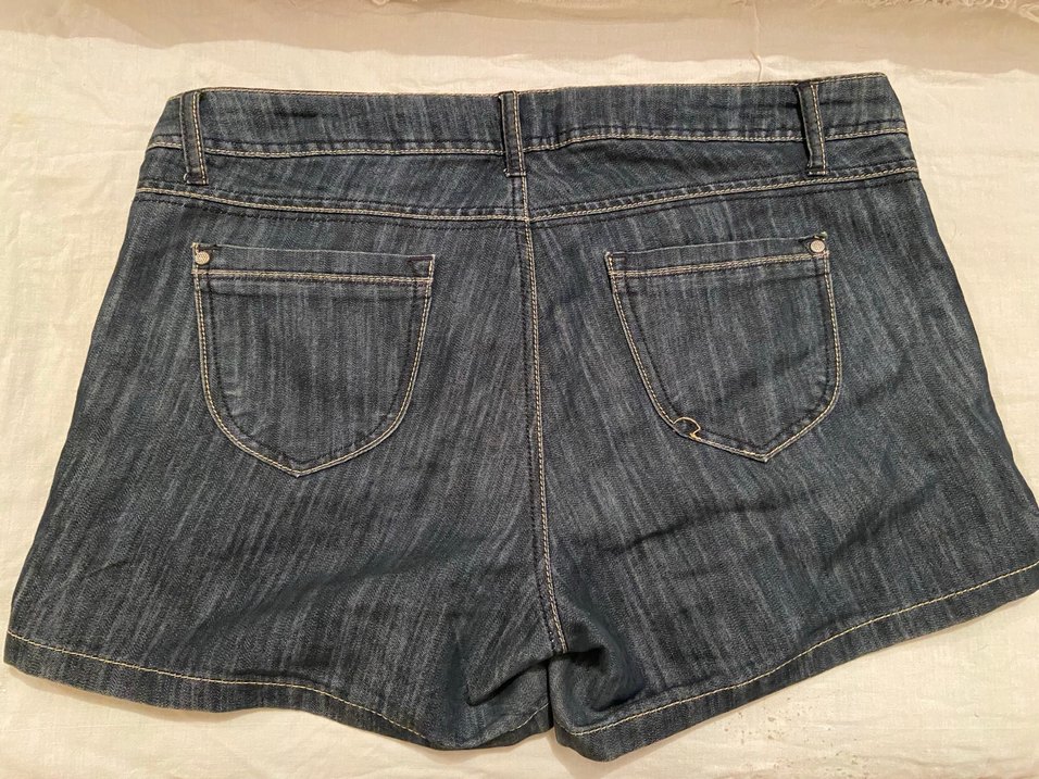 Nakışlı Koyu Renkli Kadın Mini Denim Şort - Görsel 2