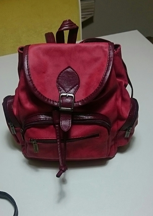 kırmızı çanta