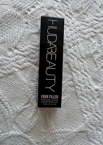 Beden Huda Beauty Lipgloss