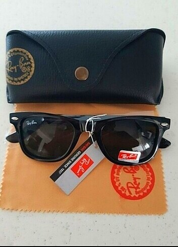RAY BAN