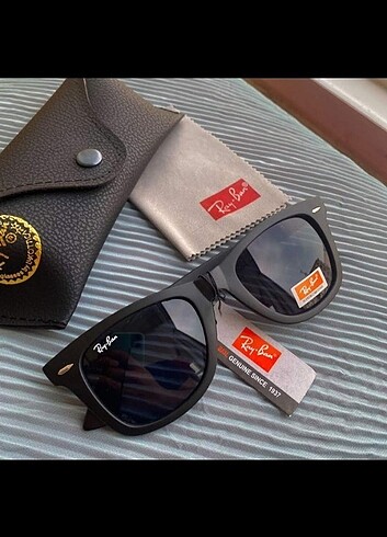 RAY BAN 