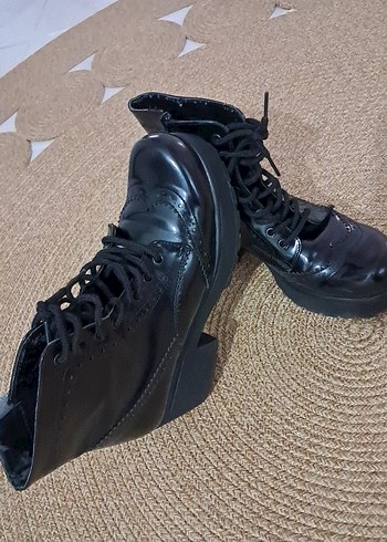 Siyah Platform Topuklu Gotik Kadın Botları - Görsel 2