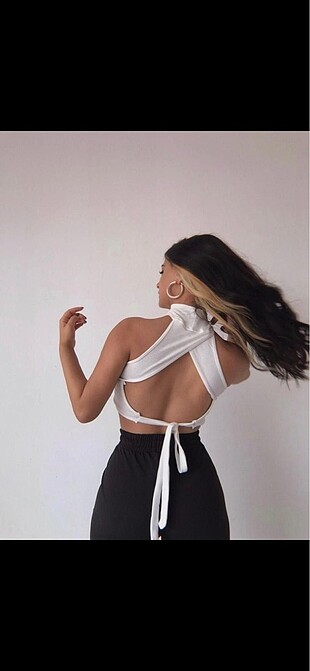 Sırtı Bağlamalı Crop Top