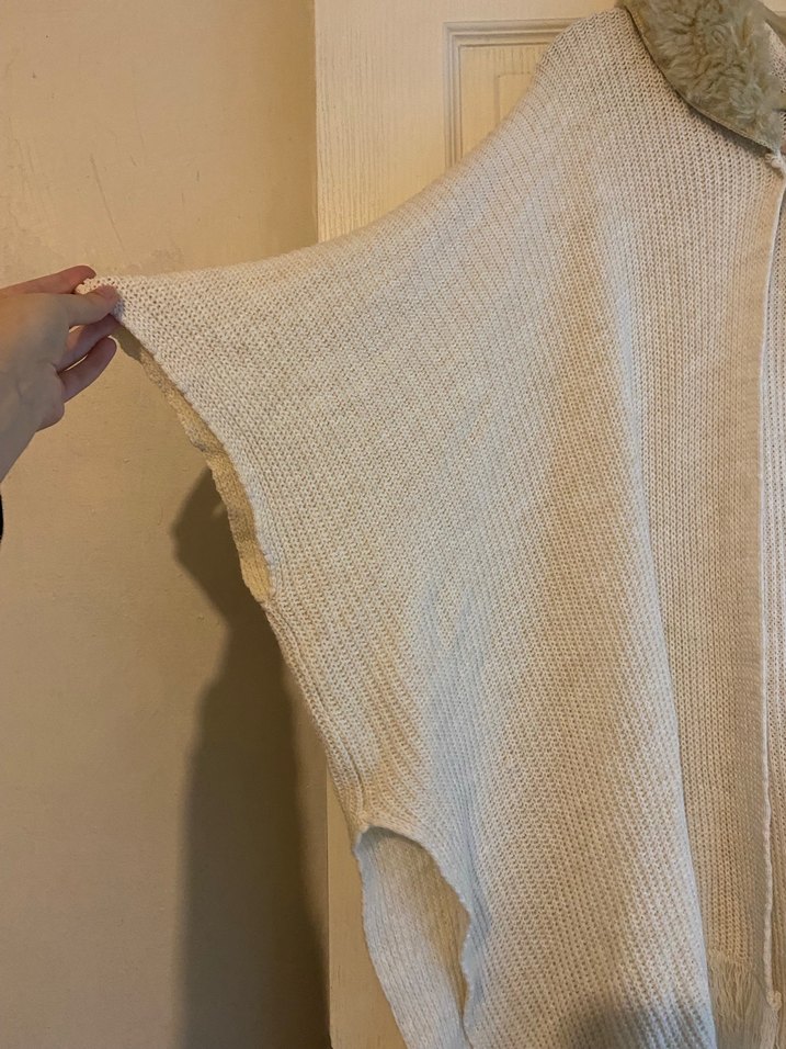 Bej tüylü Yakalı Örgü Kadın Panço - Görsel 3