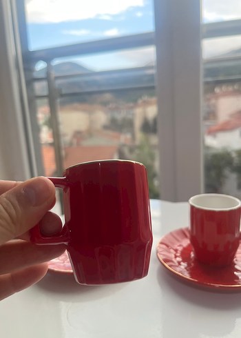 English Home Kırmızı Renkli 2'li Fincan ve Tabak Seti