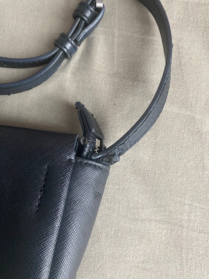 Calvin Klein Siyah Suni Deri Çapraz Çanta - Görsel 2