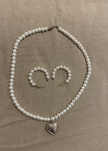 İnci Boncuklu Kalp Detaylı Kolye ve Küpe Seti - Görsel 2