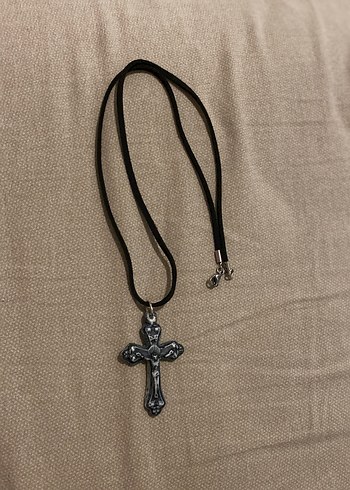 Süet Deri İpli Haç Kolye - Görsel 2