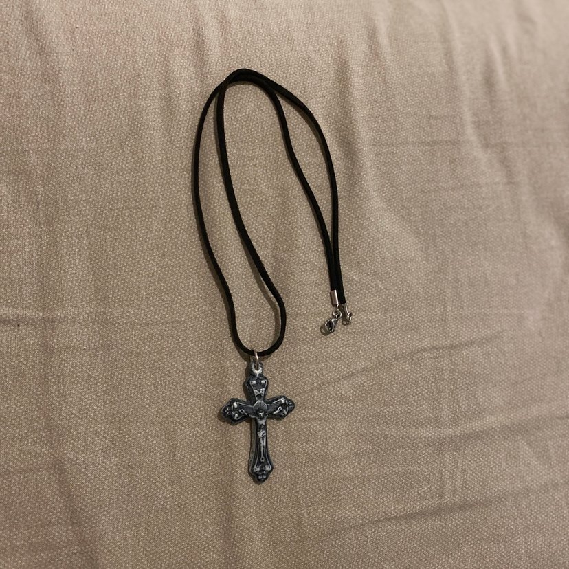 Süet Deri İpli Haç Kolye - Görsel 2
