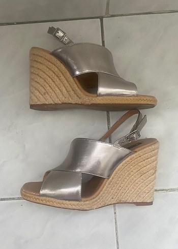 Zara Zara Dolgu Topuklu Sandalet
