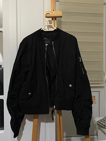 bershka bomber mont