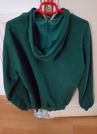 Sweatshirt.