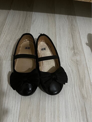 H&M H&M fiyonklu babet