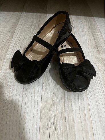 H&M fiyonklu babet