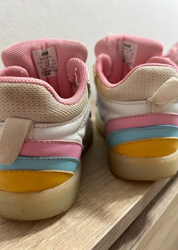 Kız Çocuk Çok Renkli Cırt Cırtlı Spor Ayakkabı - Görsel 5