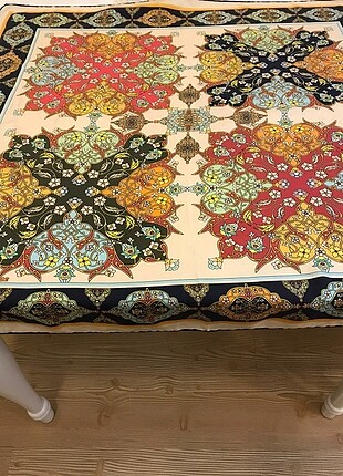 Silk home desenli esarp yenidir hicbir yerinde birsey yoktur 