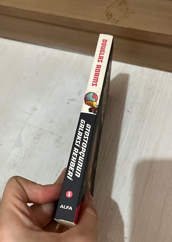 Otostopçunun Galaksi Rehberi - Douglas Adams - Görsel 2