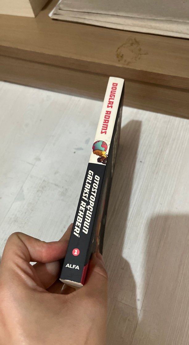 Otostopçunun Galaksi Rehberi - Douglas Adams - Görsel 2