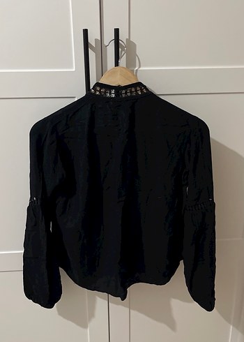 Düğmeli Siyah Nakışlı Uzun Kollu Bluz - Görsel 4