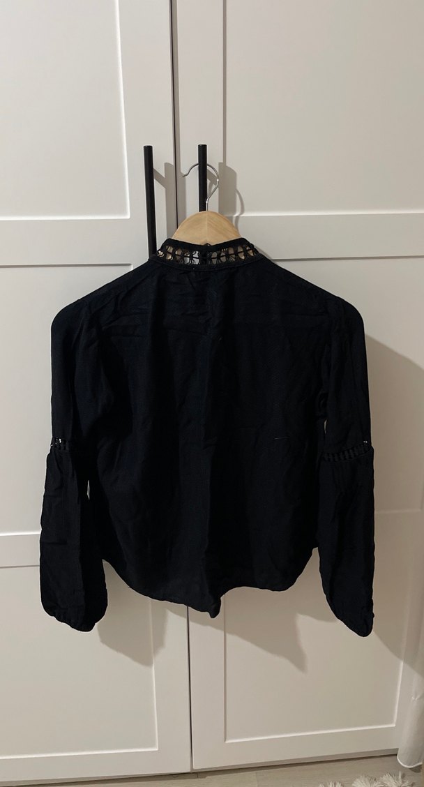 Düğmeli Siyah Nakışlı Uzun Kollu Bluz - Görsel 4