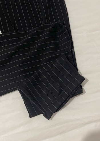 Kadın Siyah Çizgili Pileli Kumaş Pantolon - Görsel 3
