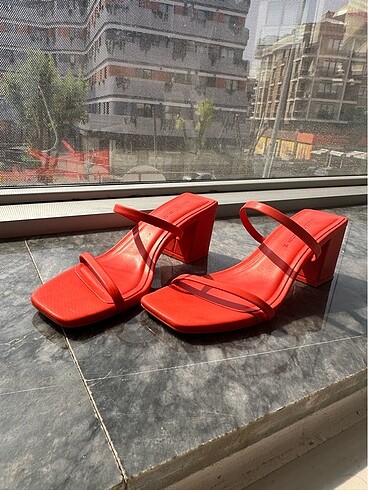 Pull and Bear topuklu sandalet