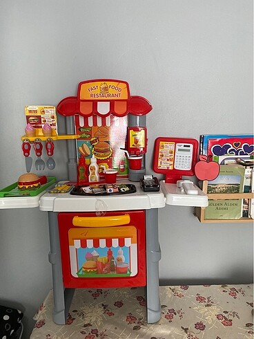 Oyuncak fest food restaurant