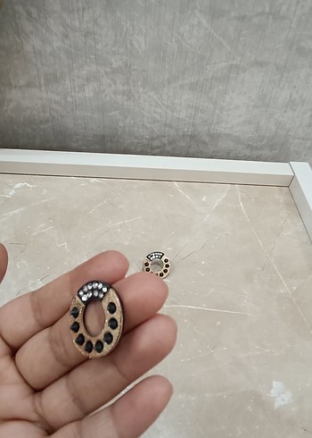 Accessorize Parlak Mini Altın Yılan Desenli Küpe