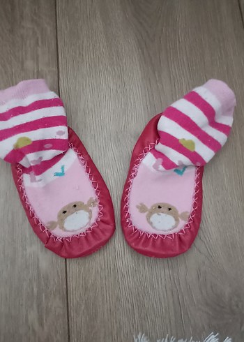 Nakışlı Örgü Kız Bebek Ev Patikleri