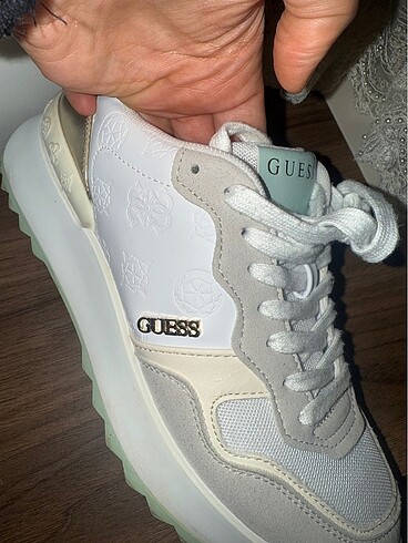 38 Beden beyaz Renk #guess#