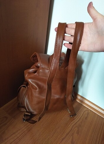 Kahverengi deri sırt çantası