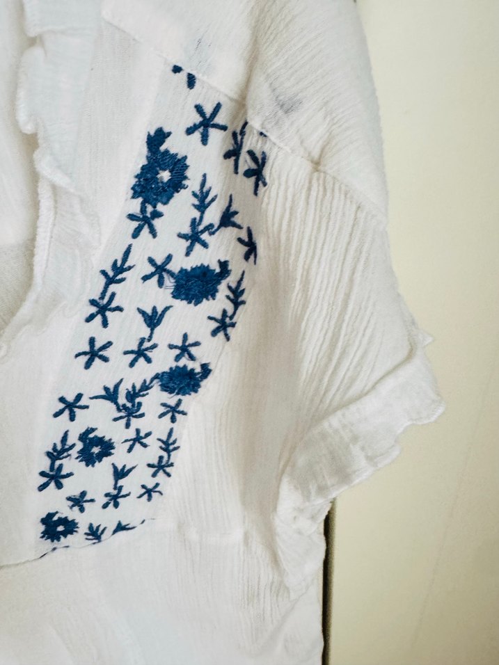 Nakışlı V Yakalı Bluz - Görsel 2