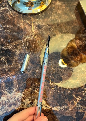 Benefit Gimme Brow Dolgunlaştırıcı Kaş Kalemi - Görsel 5