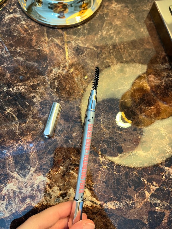 Benefit Gimme Brow Dolgunlaştırıcı Kaş Kalemi - Görsel 5