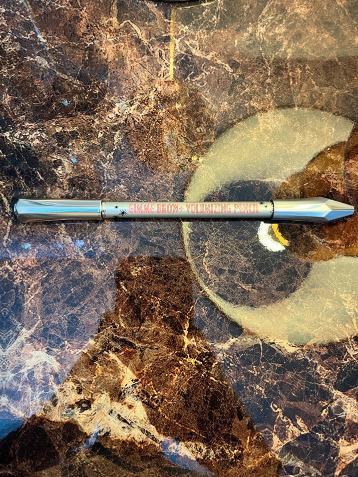 Benefit Gimme Brow Dolgunlaştırıcı Kaş Kalemi - Görsel 3