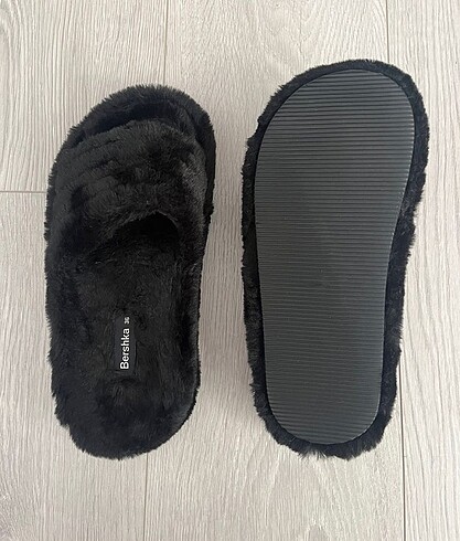 36 Beden Bershka Terlik