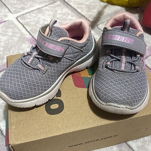 22 Beden Skechers Marka Spor Ayakkabı