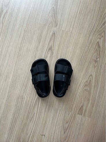23 Beden siyah Renk Zara sandalet