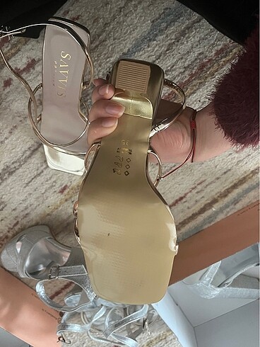 Altın renk topuklu ayakkabı - Görsel 3