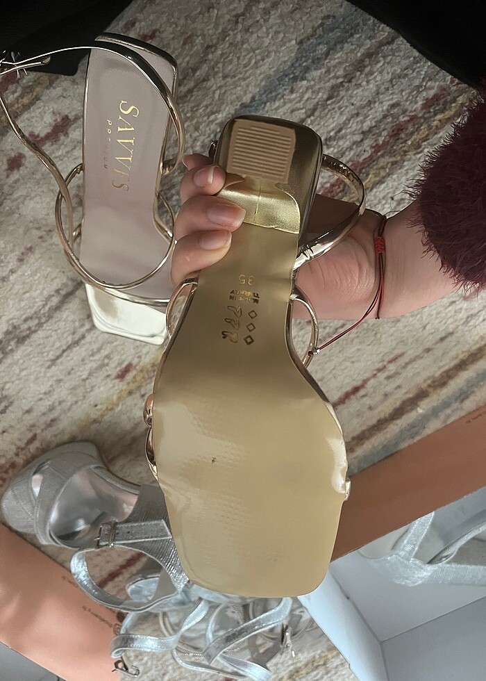 Altın renk topuklu ayakkabı - Görsel 3