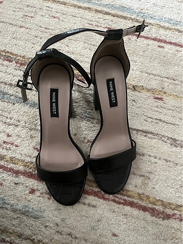 Nine West 35